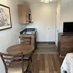 Hometowne Studios & Suites By Red Roof Charlotte - Ballantyne