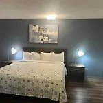 Hometowne Studios & Suites By Red Roof Charlotte - Ballantyne