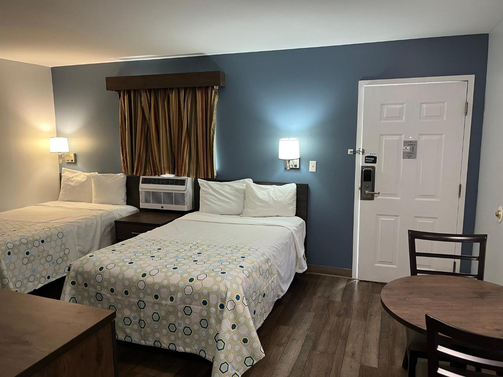 Hometowne & By Red Roof - Ballantyne