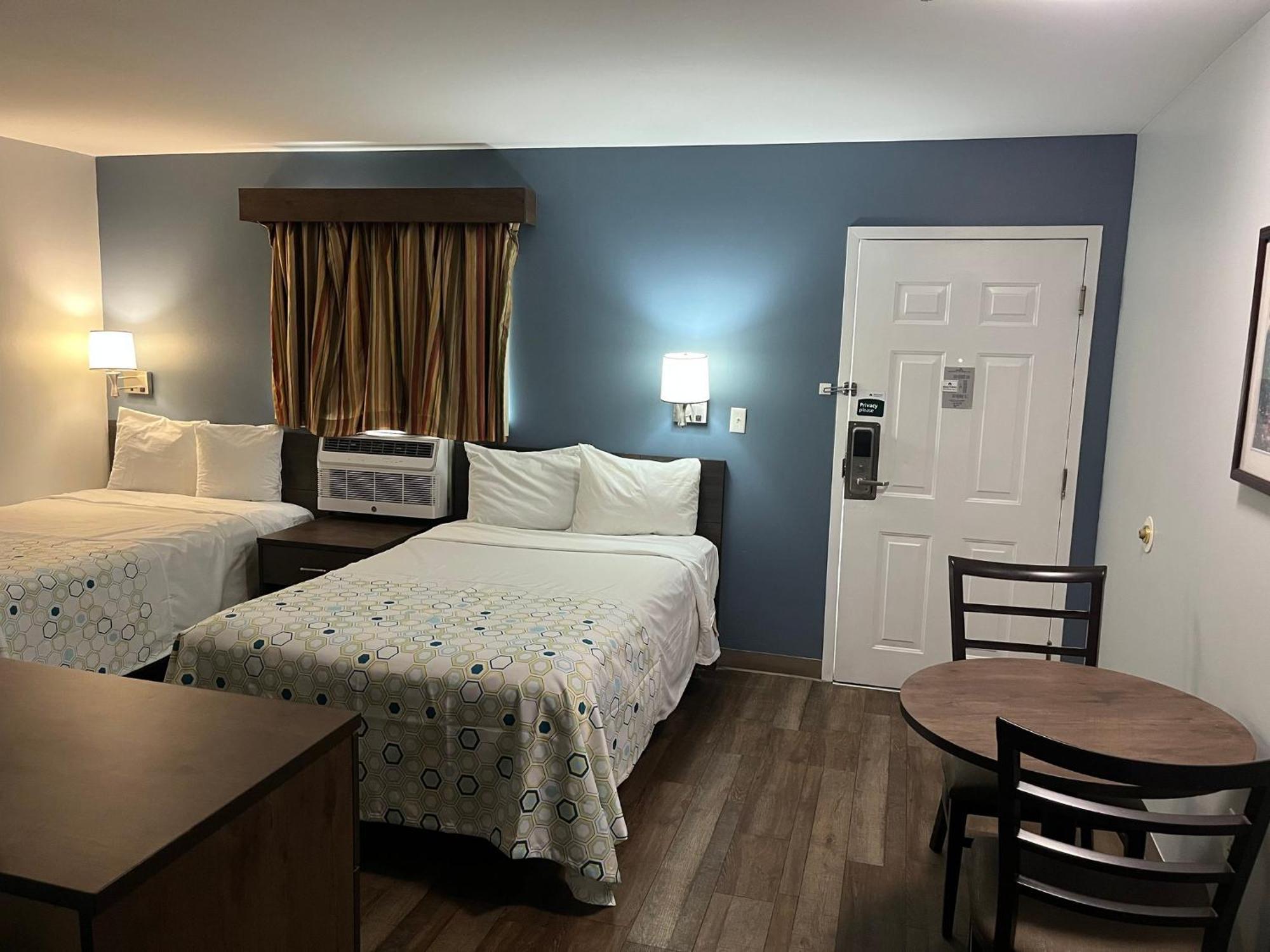 Hometowne & By Red Roof - Ballantyne Motel Charlotte